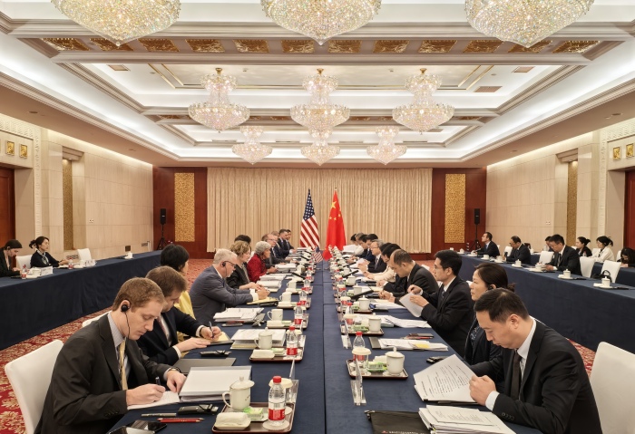 9月7日,商务部国际贸易谈判代表兼副部长王受文在天津与美国商务部副部长拉戈召开中美商贸工作组第二次副部长级会议